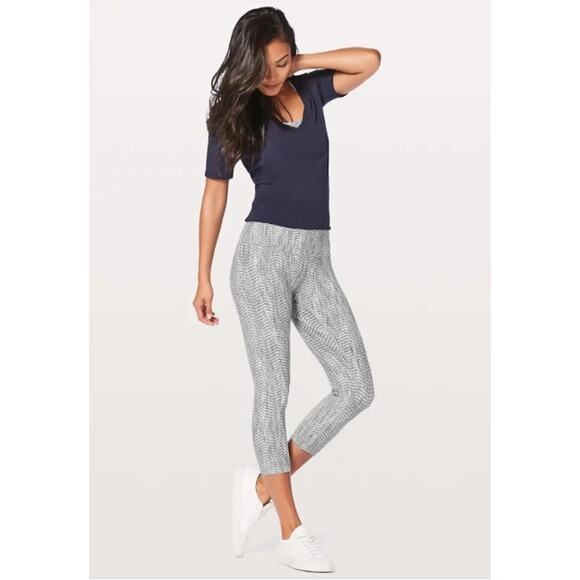 Lululemon‎ Wunder Under Crop HR Size 4 - Picture 1 of 12